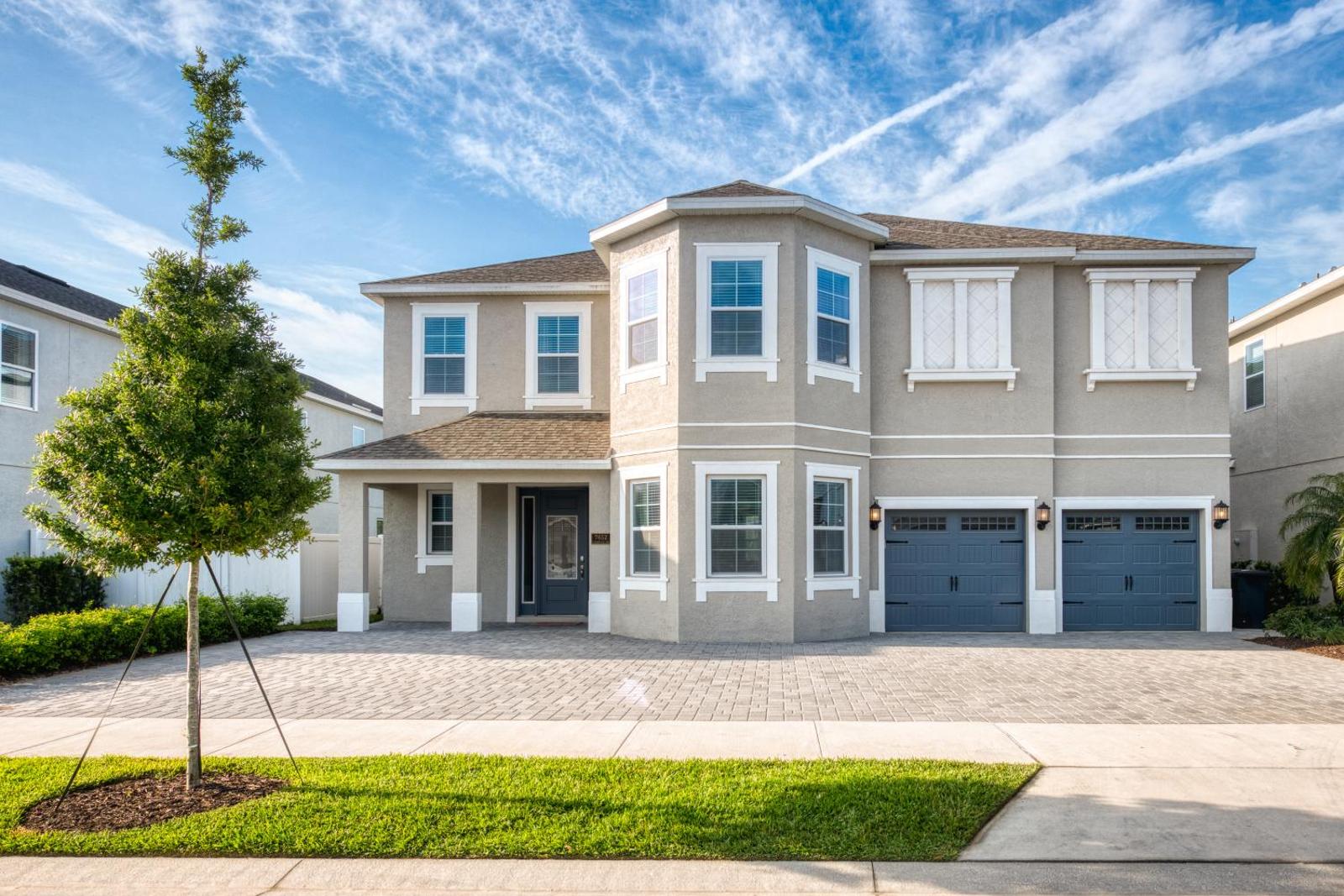 Picturesque Home with Games & Home Theater near Disney - 7652F Main image 1